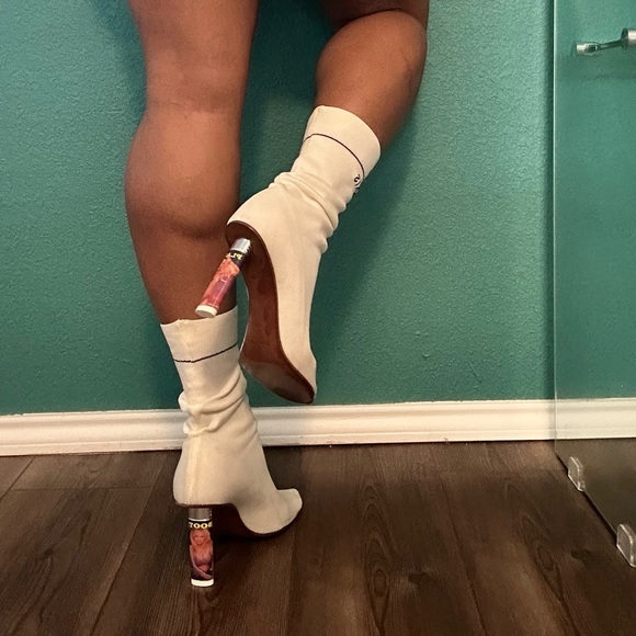 Vetements Other - Vetements White and Black Logo Casual Socks